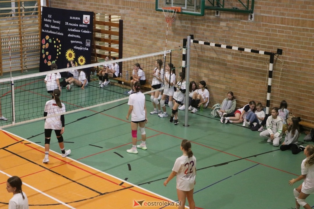 Szkolny turniej w hołdzie Arkowi Gołasiowi [16.09.2024] - zdjęcie #3 - eOstroleka.pl