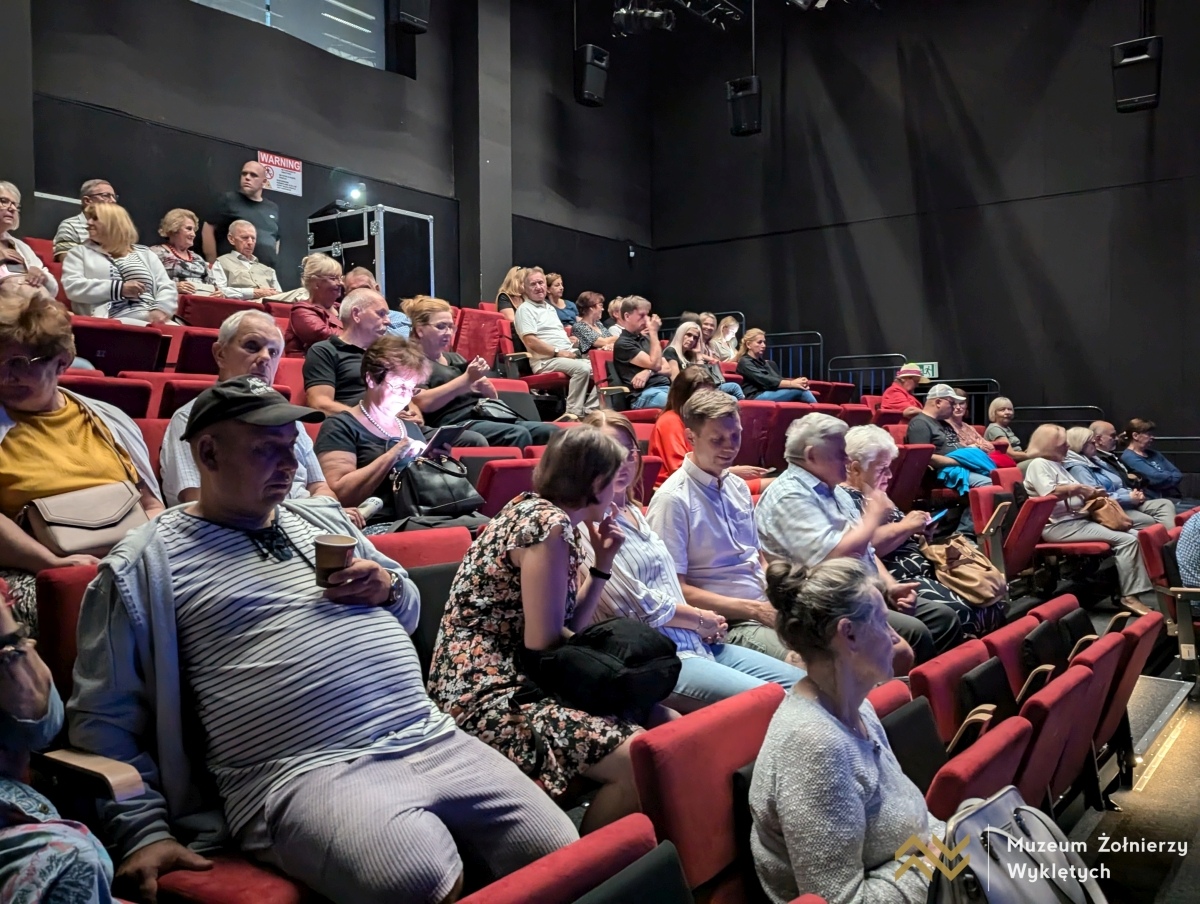 Spektakl Pokonać piekło w Muzeum Żołnierzy Wyklętych w Ostrołęce [18.09.2024] - zdjęcie #4 - eOstroleka.pl