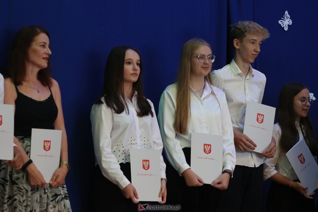 Samorządowa Gala Uczniowska 2024 [18.09.2024] - zdjęcie #49 - eOstroleka.pl