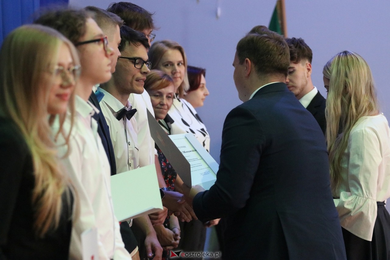 Samorządowa Gala Uczniowska 2024 [18.09.2024] - zdjęcie #17 - eOstroleka.pl