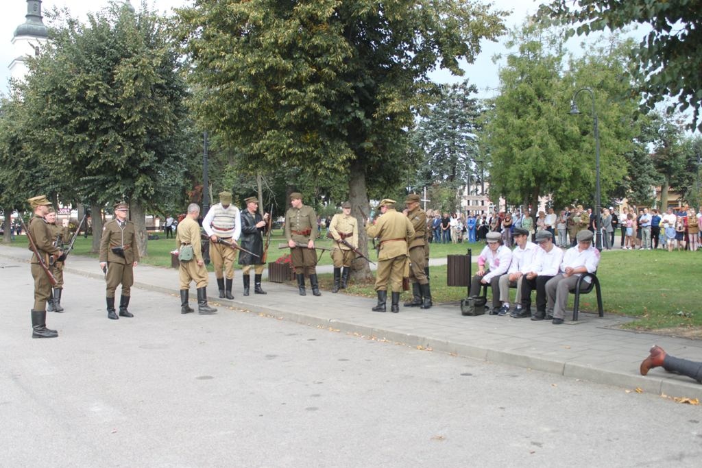 Rekonstrukcja historyczna walk w Jedwabnem z 1945 roku [19.09.2024] - zdjęcie #12 - eOstroleka.pl