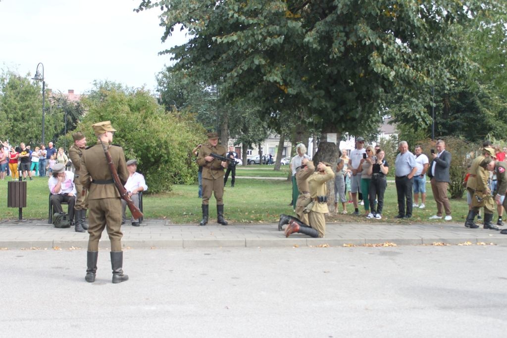 Rekonstrukcja historyczna walk w Jedwabnem z 1945 roku [19.09.2024] - zdjęcie #10 - eOstroleka.pl