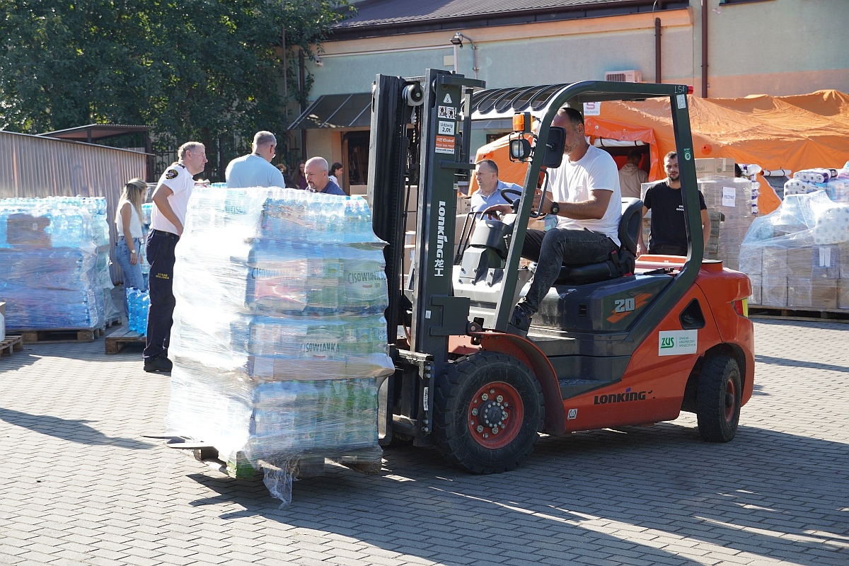 Ostrołęka pomaga powodzianom [20.09.2024] - zdjęcie #17 - eOstroleka.pl