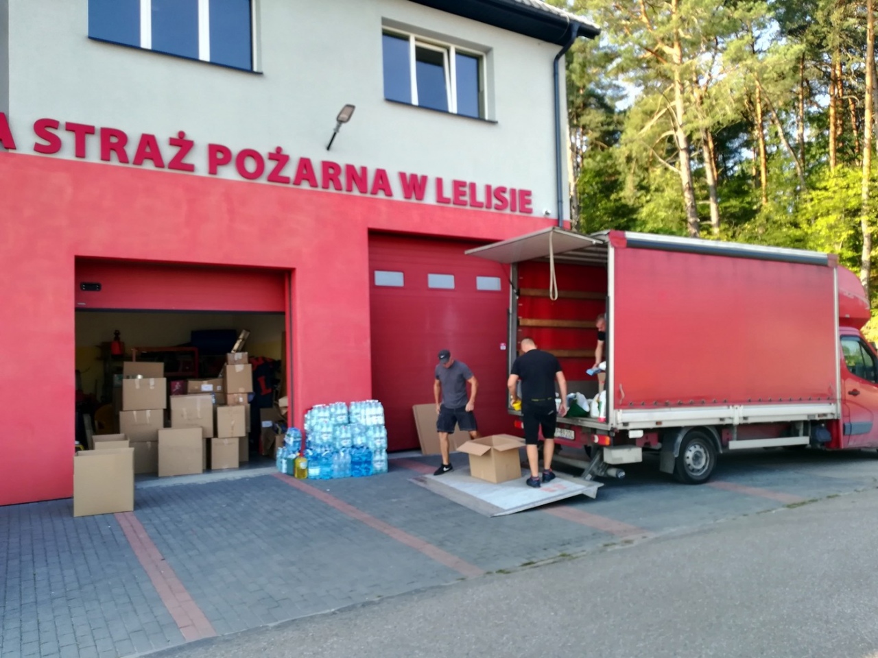 Lelis pomaga powodzianom [20.09.2024] - zdjęcie #11 - eOstroleka.pl