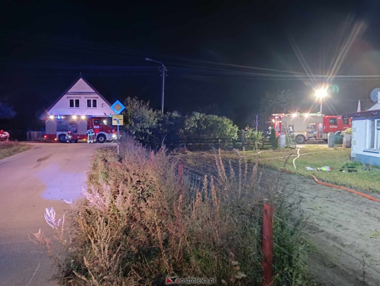 100 tysięcy złotych strat: Pożar w Cisku pochłonął drewnianą konstrukcję [21.09.2024] - zdjęcie #11 - eOstroleka.pl