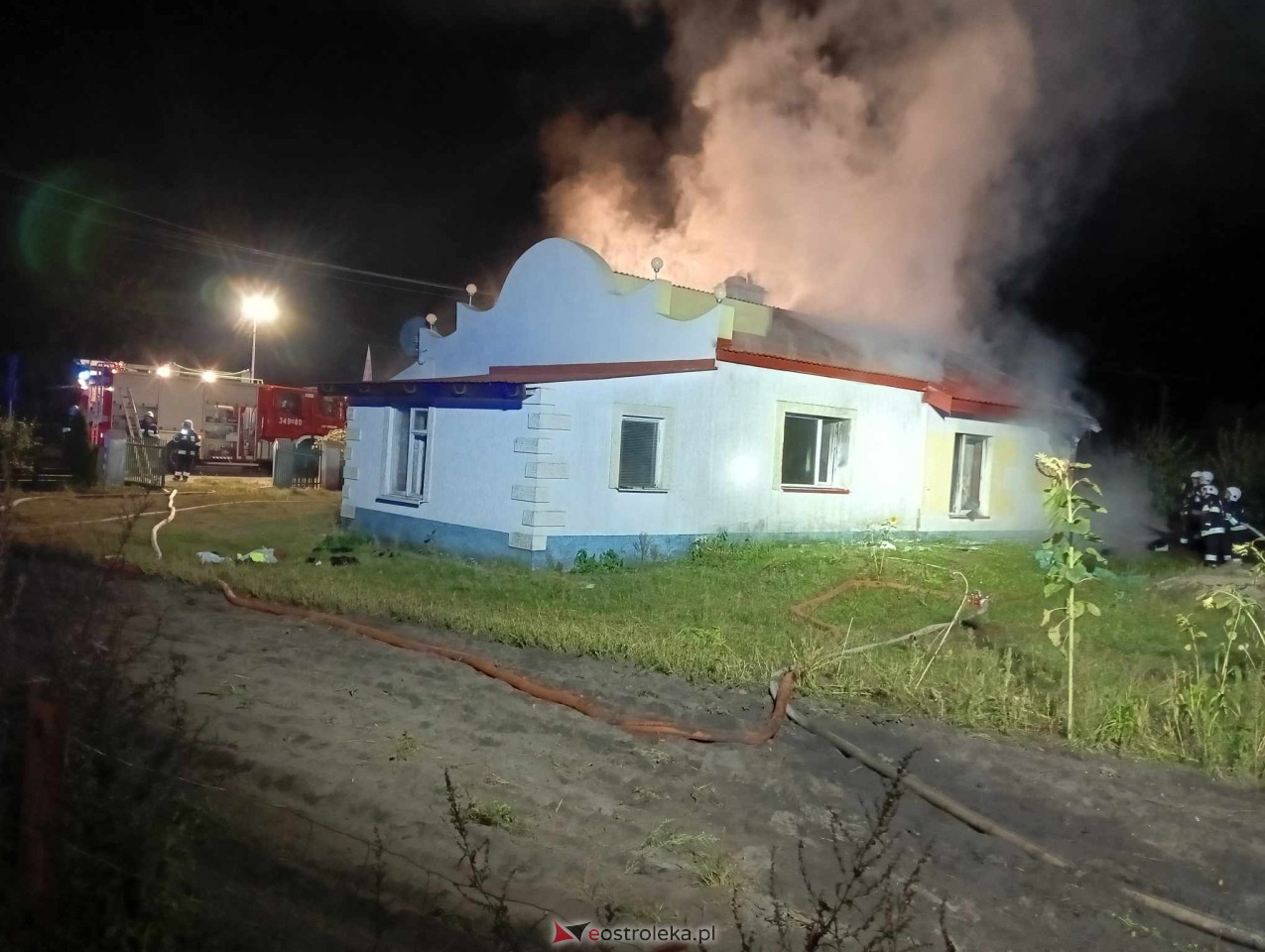 100 tysięcy złotych strat: Pożar w Cisku pochłonął drewnianą konstrukcję [21.09.2024] - zdjęcie #13 - eOstroleka.pl