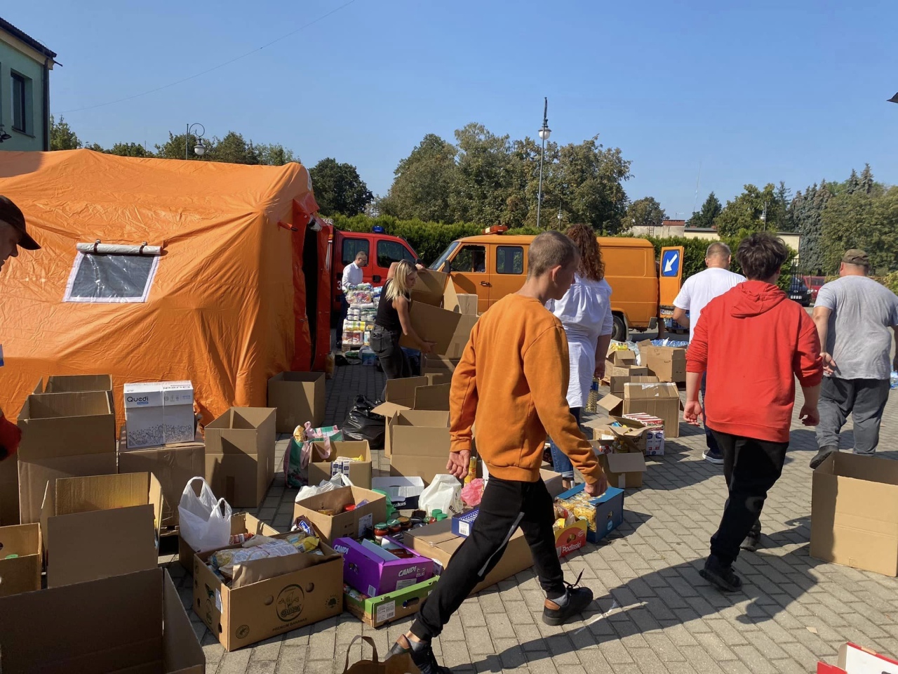 Samorząd Uczniowski ZSP w Goworowie niesie pomoc powodzianom - zdjęcie #21 - eOstroleka.pl