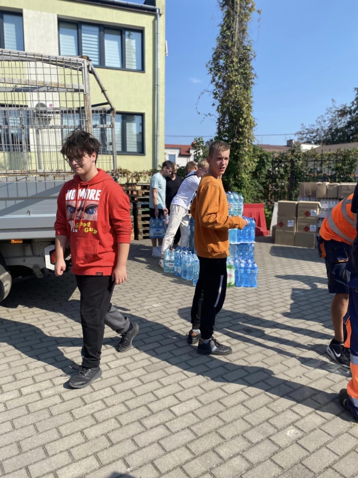 Samorząd Uczniowski ZSP w Goworowie niesie pomoc powodzianom - zdjęcie #17 - eOstroleka.pl