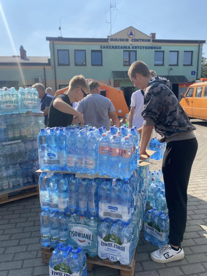 Samorząd Uczniowski ZSP w Goworowie niesie pomoc powodzianom - zdjęcie #13 - eOstroleka.pl