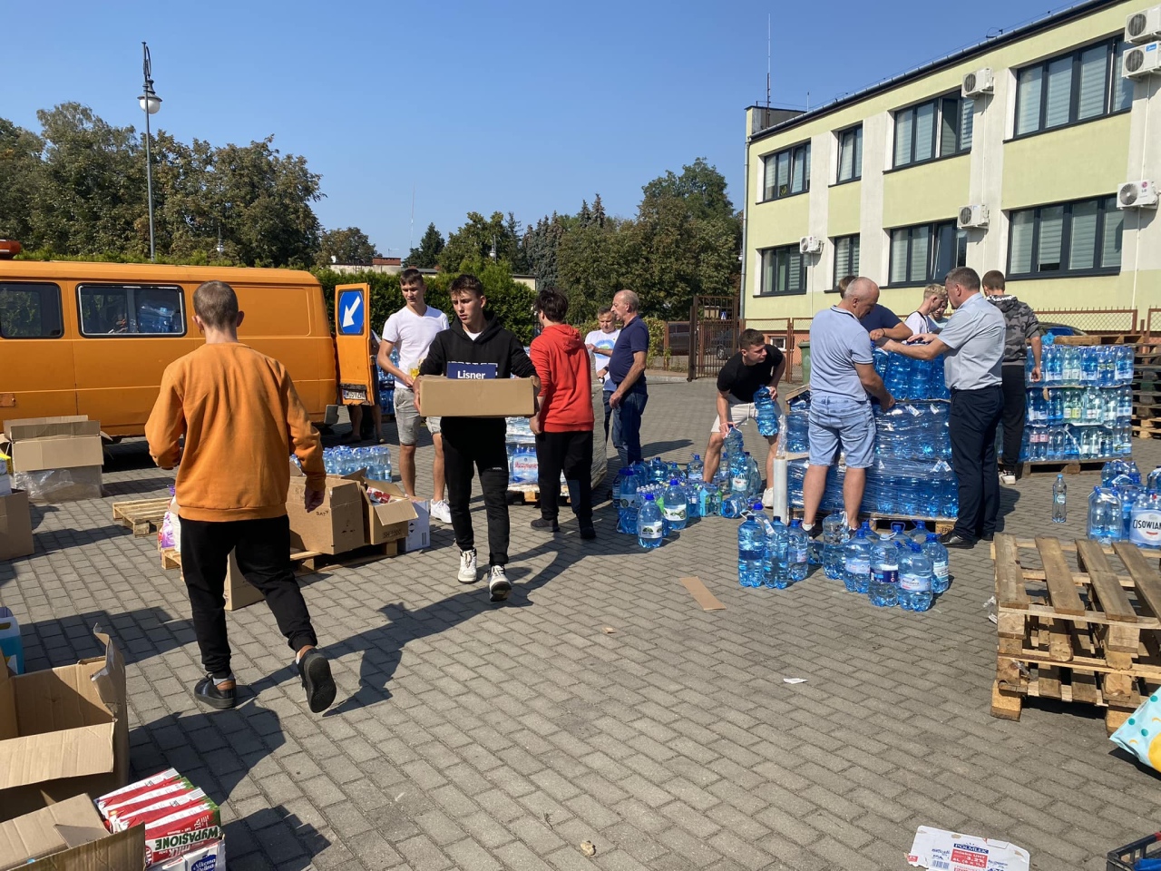 Samorząd Uczniowski ZSP w Goworowie niesie pomoc powodzianom - zdjęcie #7 - eOstroleka.pl