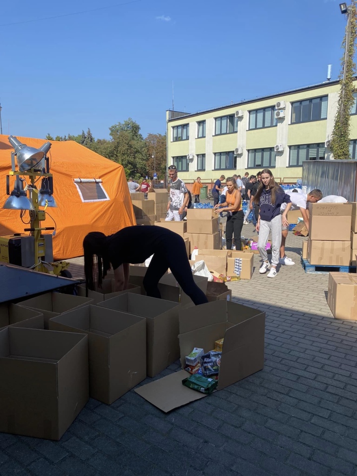 Samorząd Uczniowski ZSP w Goworowie niesie pomoc powodzianom - zdjęcie #5 - eOstroleka.pl