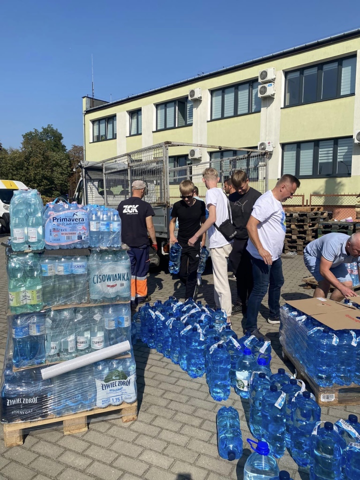 Samorząd Uczniowski ZSP w Goworowie niesie pomoc powodzianom - zdjęcie #3 - eOstroleka.pl