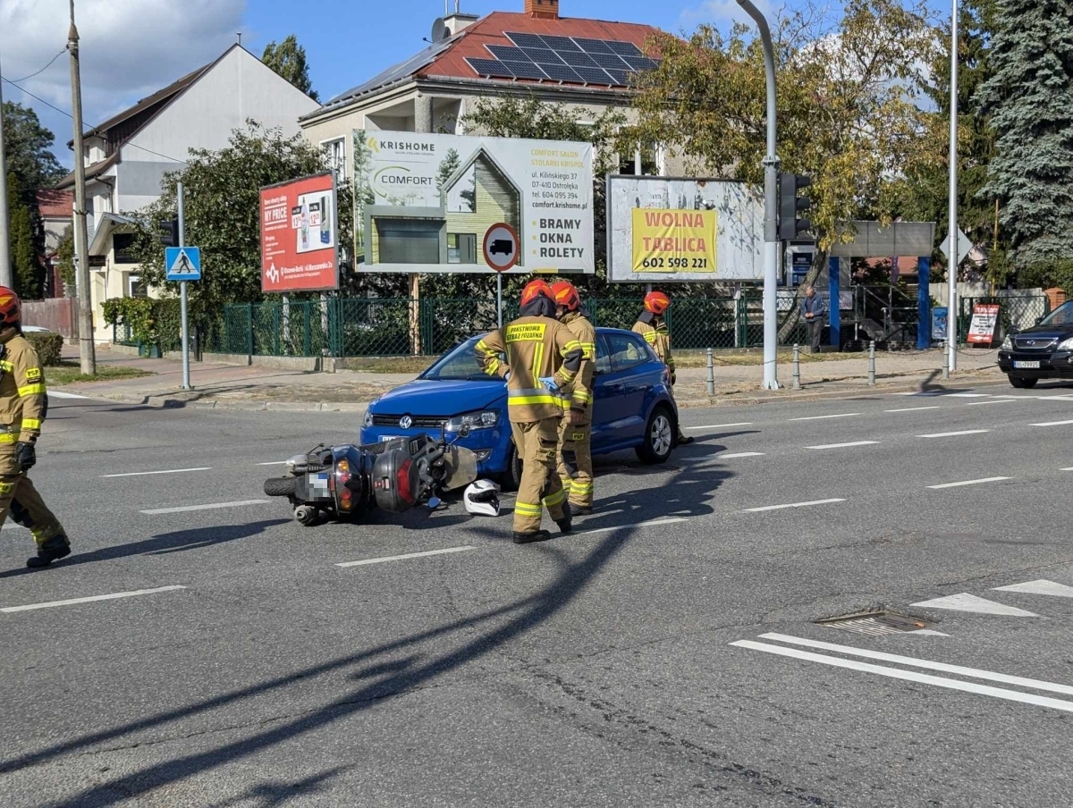 Kolizja na skrzyżowaniu ulic Bogusławskiego i Piłsudskiego [25.09.2024] - zdjęcie #10 - eOstroleka.pl