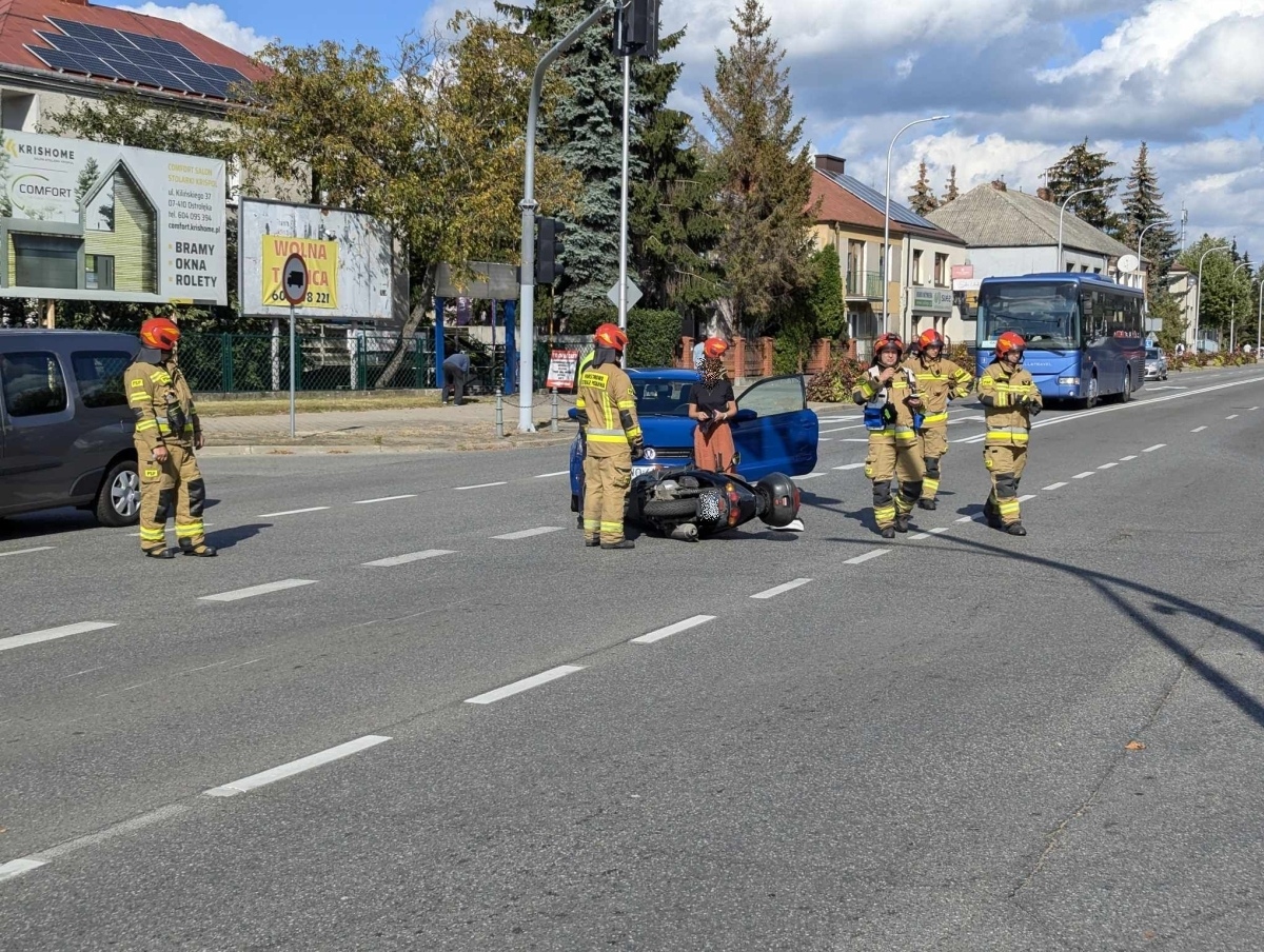 Kolizja na skrzyżowaniu ulic Bogusławskiego i Piłsudskiego [25.09.2024] - zdjęcie #8 - eOstroleka.pl