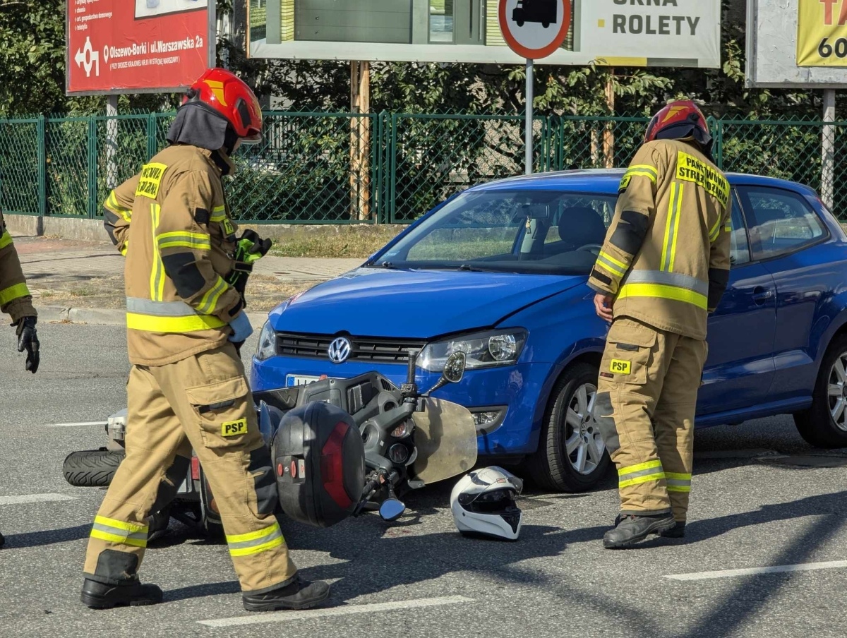 Kolizja na skrzyżowaniu ulic Bogusławskiego i Piłsudskiego [25.09.2024] - zdjęcie #6 - eOstroleka.pl