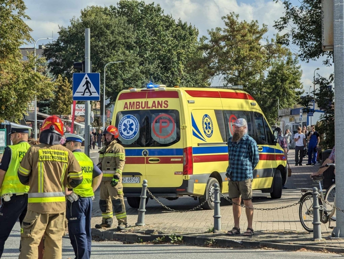 Kolizja na skrzyżowaniu ulic Bogusławskiego i Piłsudskiego [25.09.2024] - zdjęcie #3 - eOstroleka.pl