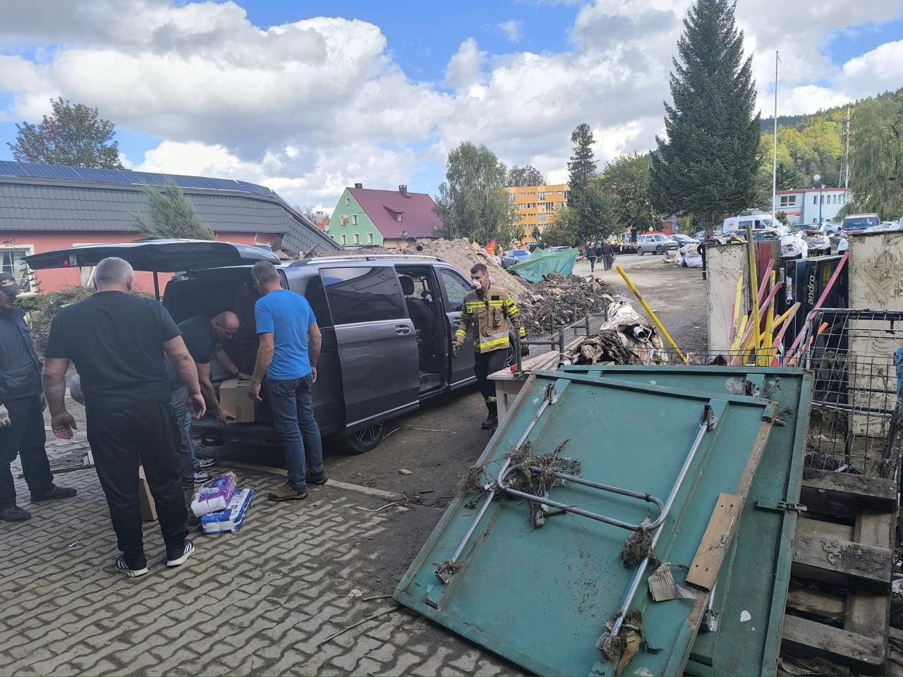 Rzekuń pomaga powodzianom [25.09.2024] - zdjęcie #9 - eOstroleka.pl