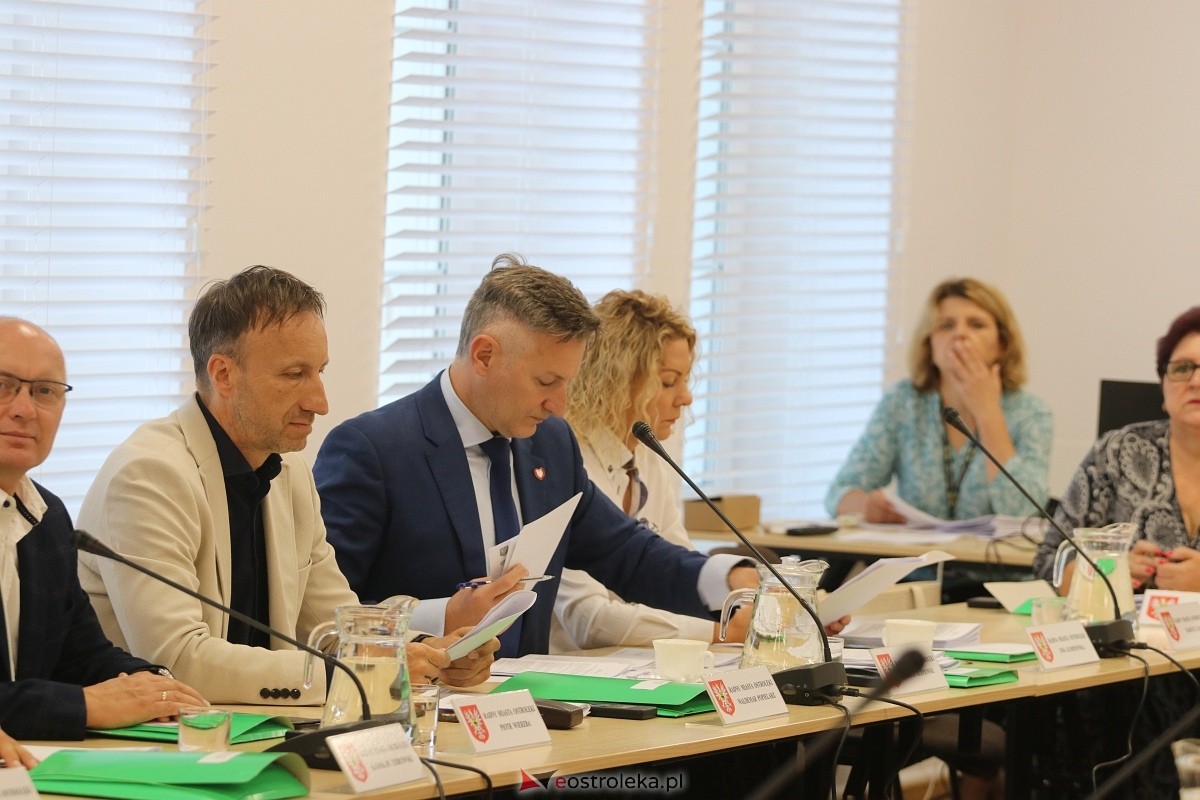 Sesja rady miasta Ostrołęki [26.09.2024] - zdjęcie #18 - eOstroleka.pl