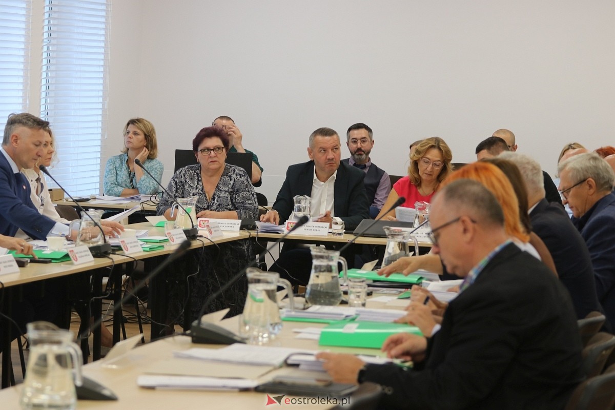 Sesja rady miasta Ostrołęki [26.09.2024] - zdjęcie #16 - eOstroleka.pl
