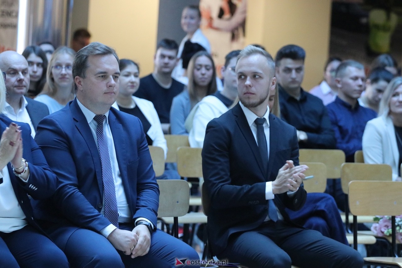 Inauguracja roku akademickiego WSAP [27.09.2024] - zdjęcie #109 - eOstroleka.pl