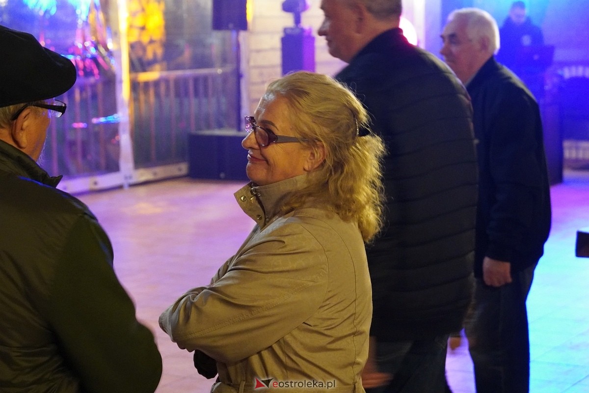 Jesienna potańcówka w Myszyńcu [28.09.2024] - zdjęcie #4 - eOstroleka.pl