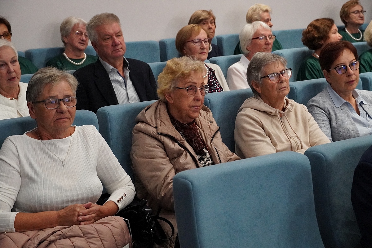 Inauguracja roku akademickiego Uniwersytetu Trzeciego Wieku w Kadzidle [01.10.2024] - zdjęcie #42 - eOstroleka.pl