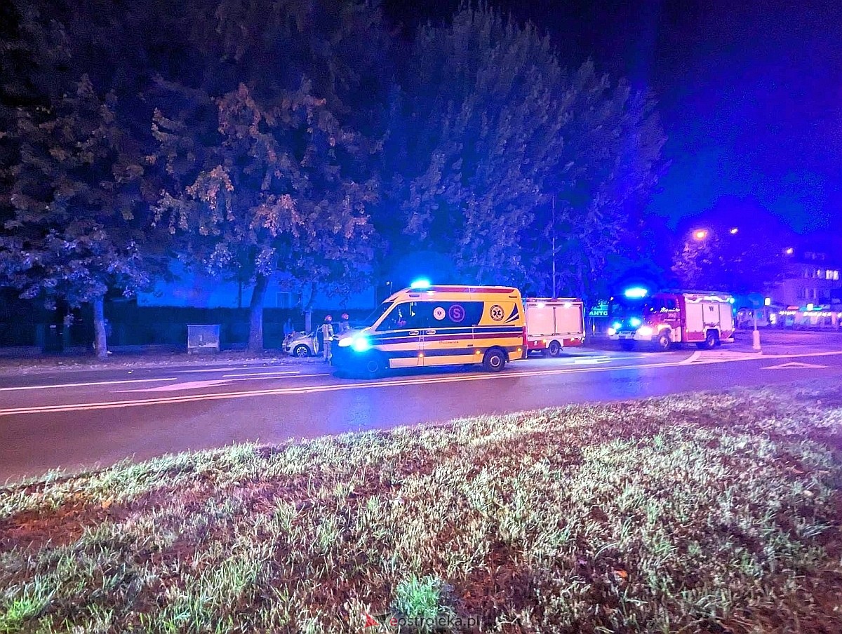 Wypadek przy ul. Konopnickiej [1.10.2024] - zdjęcie #2 - eOstroleka.pl