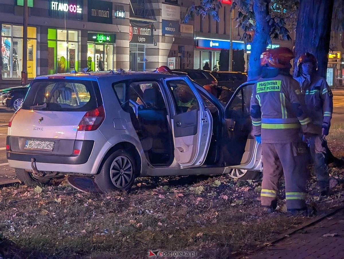 Wypadek przy ul. Konopnickiej [1.10.2024] - zdjęcie #7 - eOstroleka.pl