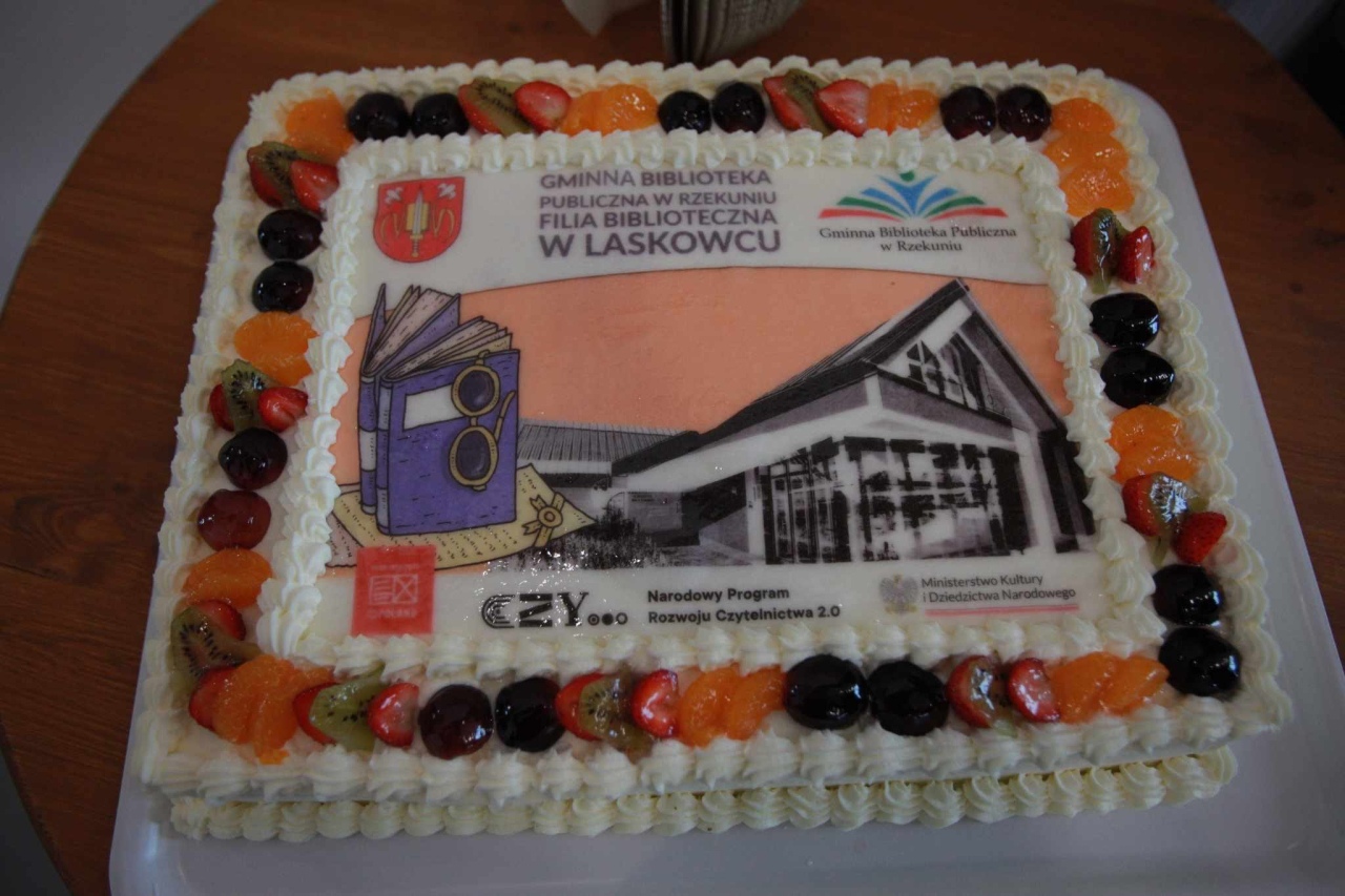 Otwarcie nowej filii gminnej biblioteki w Laskowcu [02.10.2024] - zdjęcie #49 - eOstroleka.pl