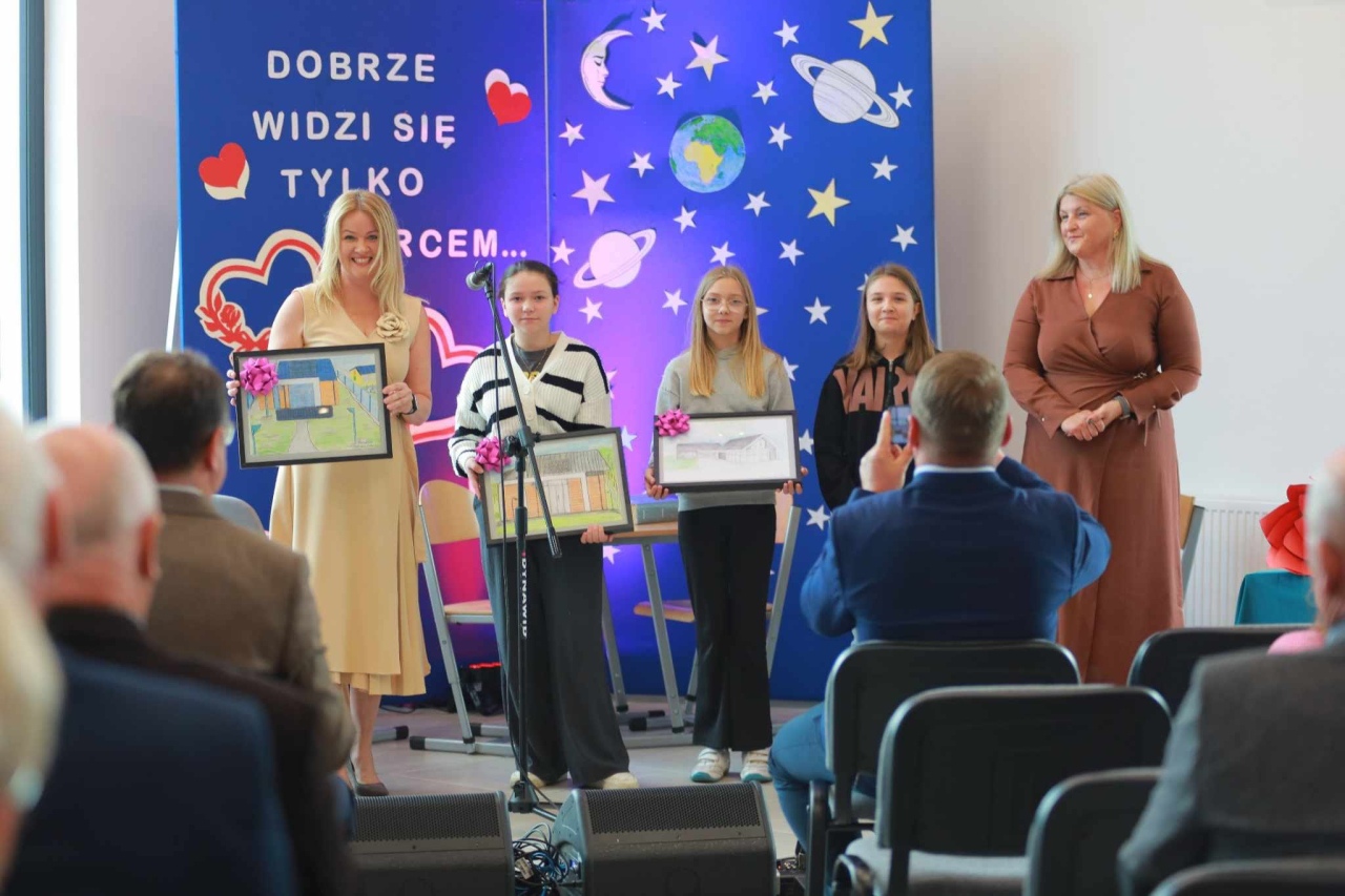 Otwarcie nowej filii gminnej biblioteki w Laskowcu [02.10.2024] - zdjęcie #31 - eOstroleka.pl