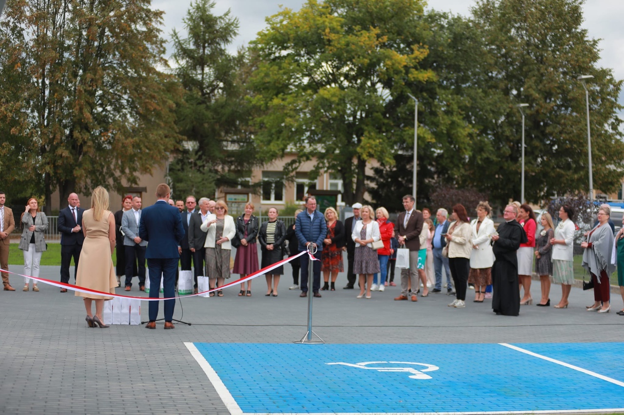 Otwarcie nowej filii gminnej biblioteki w Laskowcu [02.10.2024] - zdjęcie #27 - eOstroleka.pl
