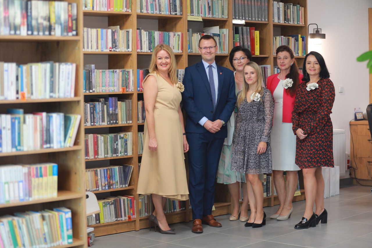Otwarcie nowej filii gminnej biblioteki w Laskowcu [02.10.2024] - zdjęcie #26 - eOstroleka.pl