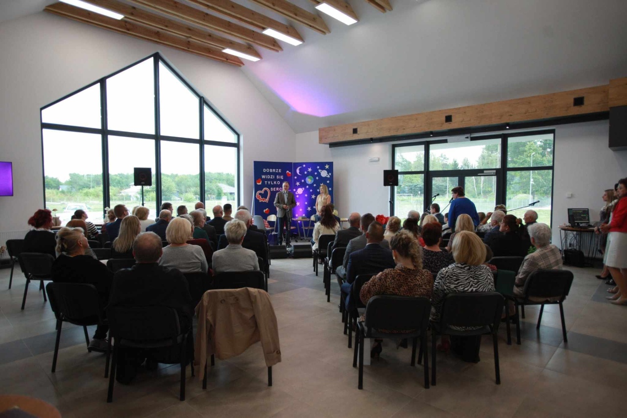 Otwarcie nowej filii gminnej biblioteki w Laskowcu [02.10.2024] - zdjęcie #24 - eOstroleka.pl