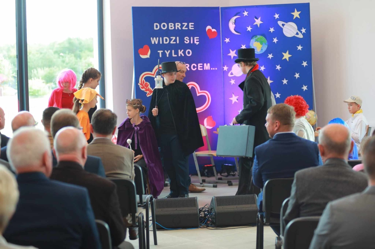 Otwarcie nowej filii gminnej biblioteki w Laskowcu [02.10.2024] - zdjęcie #23 - eOstroleka.pl