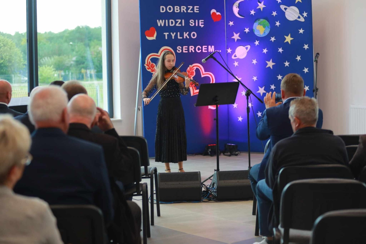 Otwarcie nowej filii gminnej biblioteki w Laskowcu [02.10.2024] - zdjęcie #22 - eOstroleka.pl