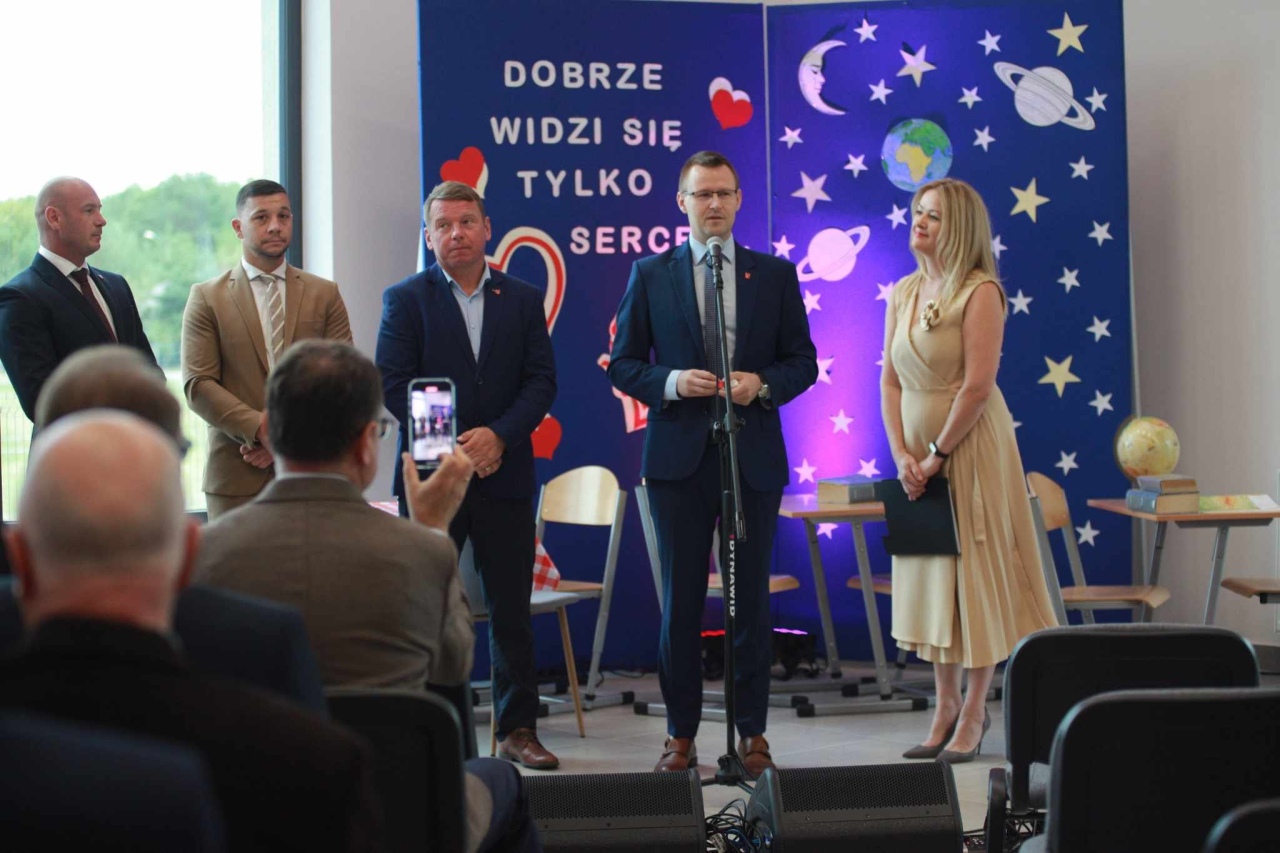 Otwarcie nowej filii gminnej biblioteki w Laskowcu [02.10.2024] - zdjęcie #10 - eOstroleka.pl