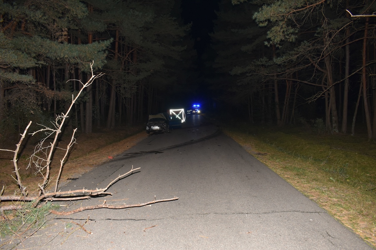 Śmiertelny wypadek w Przetyczy pod Wyszkowiem [02.10.2024] - zdjęcie #5 - eOstroleka.pl