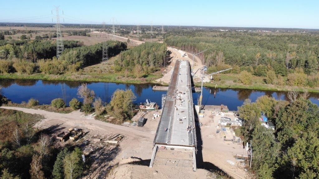 Budowa mostu przez Narew w Teodorowie - stan na koniec września 2024 [03.10.2024] - zdjęcie #10 - eOstroleka.pl