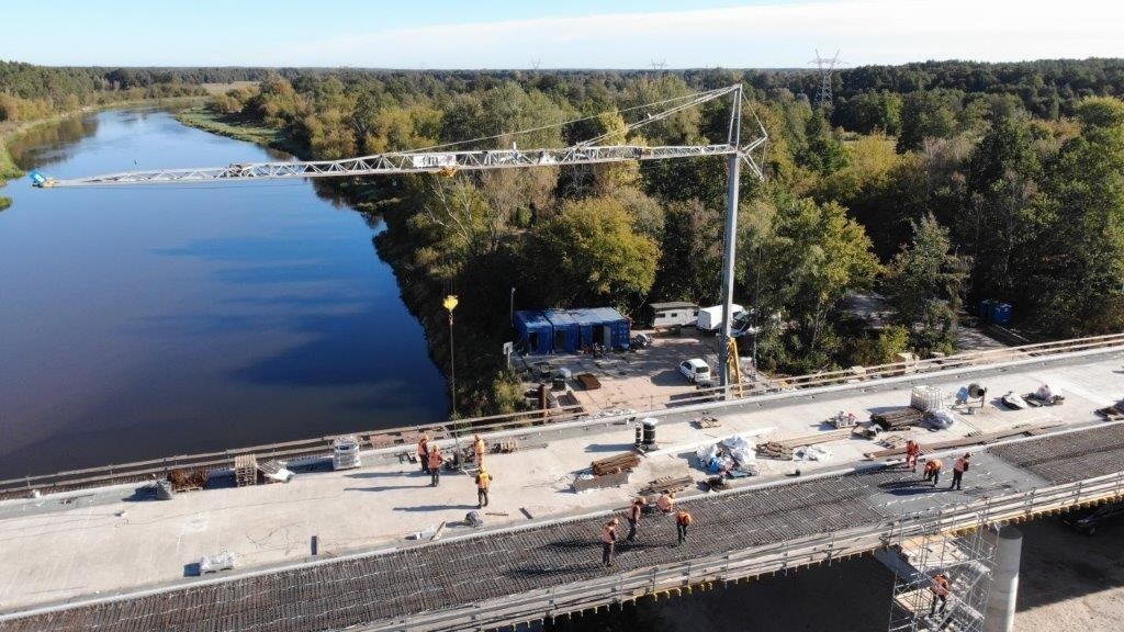 Budowa mostu przez Narew w Teodorowie - stan na koniec września 2024 [03.10.2024] - zdjęcie #5 - eOstroleka.pl