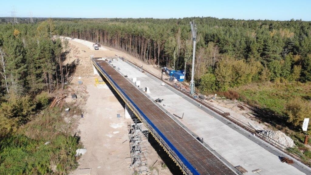 Budowa mostu przez Narew w Teodorowie - stan na koniec września 2024 [03.10.2024] - zdjęcie #4 - eOstroleka.pl