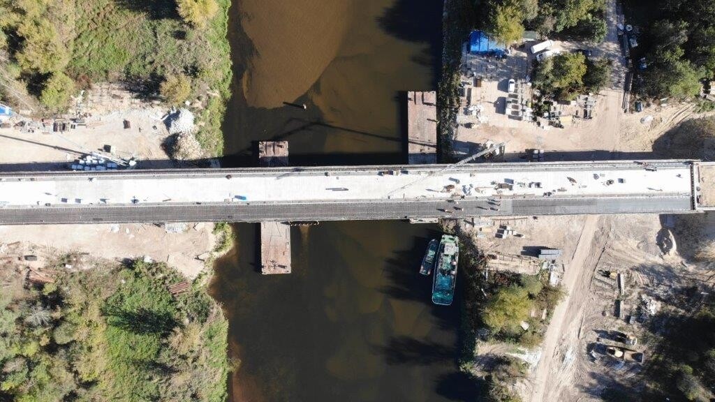 Budowa mostu przez Narew w Teodorowie - stan na koniec września 2024 [03.10.2024] - zdjęcie #2 - eOstroleka.pl