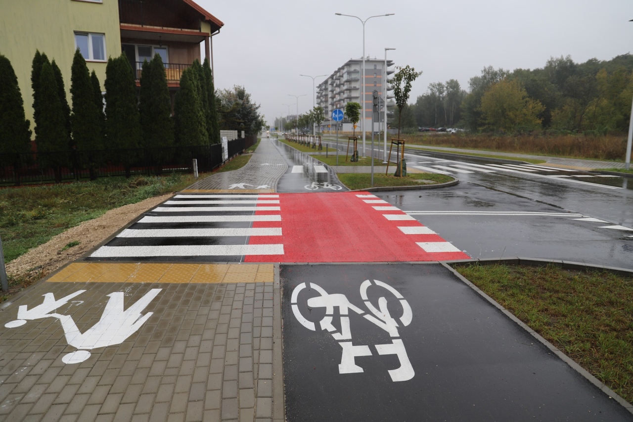 Oficjalny odbiór ulicy A. Gołasia w Ostrołęce [04.10.2024] - zdjęcie #13 - eOstroleka.pl