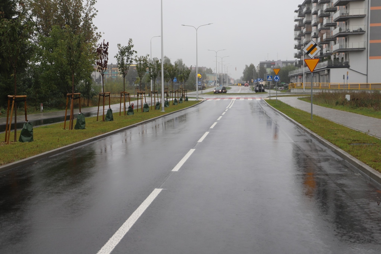 Oficjalny odbiór ulicy A. Gołasia w Ostrołęce [04.10.2024] - zdjęcie #12 - eOstroleka.pl