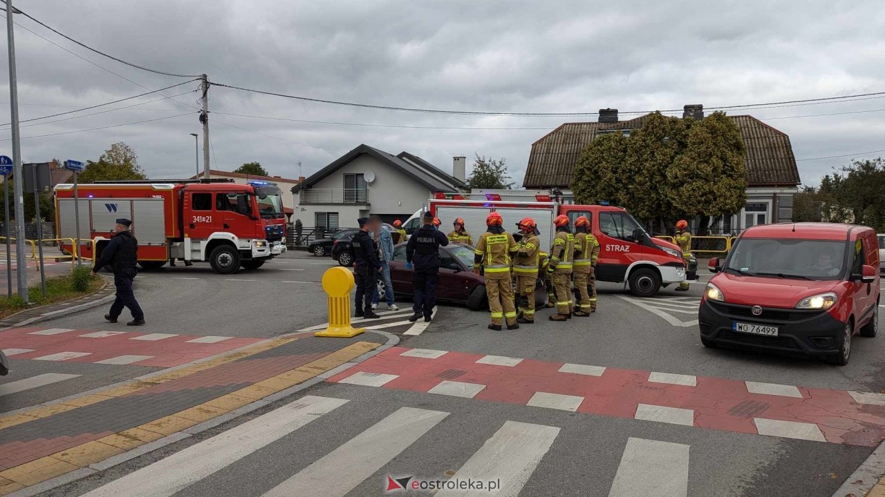 Wypadek na skrzyżowaniu ulic Słowackiego i Żeromskiego [04.10.2024] - zdjęcie #16 - eOstroleka.pl