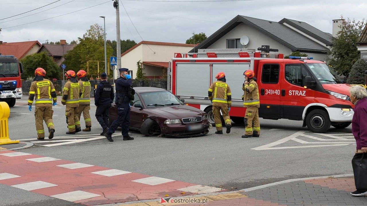 Wypadek na skrzyżowaniu ulic Słowackiego i Żeromskiego [04.10.2024] - zdjęcie #12 - eOstroleka.pl
