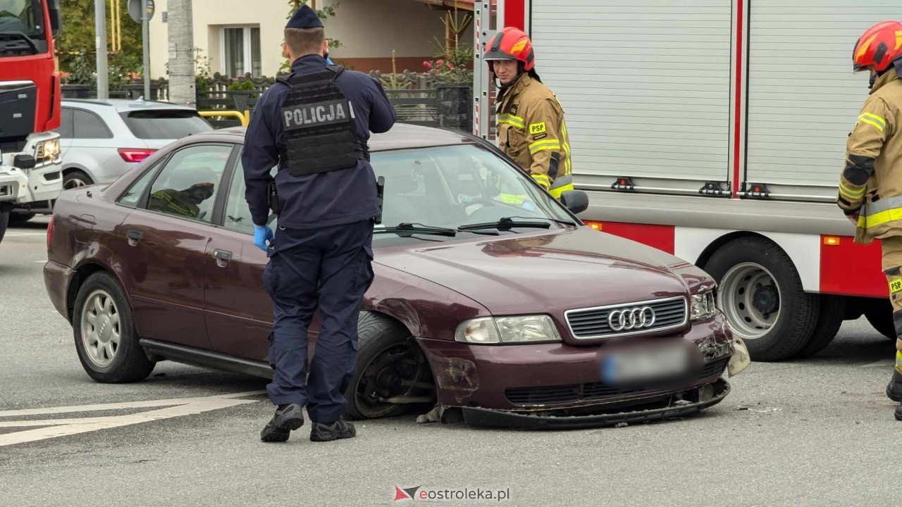 Wypadek na skrzyżowaniu ulic Słowackiego i Żeromskiego [04.10.2024] - zdjęcie #8 - eOstroleka.pl