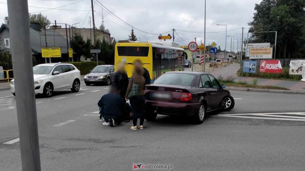 Wypadek na skrzyżowaniu ulic Słowackiego i Żeromskiego [04.10.2024] - zdjęcie #5 - eOstroleka.pl
