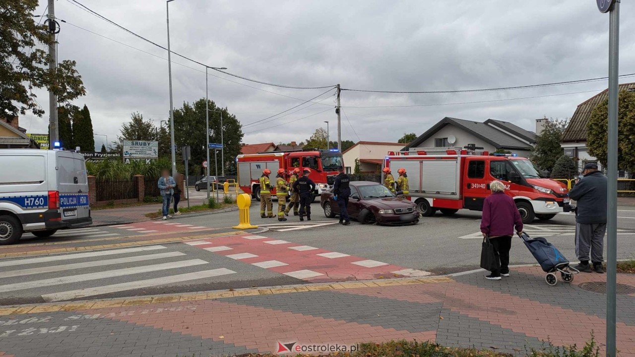 Wypadek na skrzyżowaniu ulic Słowackiego i Żeromskiego [04.10.2024] - zdjęcie #4 - eOstroleka.pl