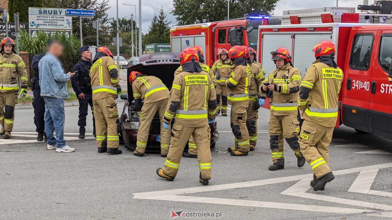 Wypadek na skrzyżowaniu ulic Słowackiego i Żeromskiego [04.10.2024] - zdjęcie #2 - eOstroleka.pl