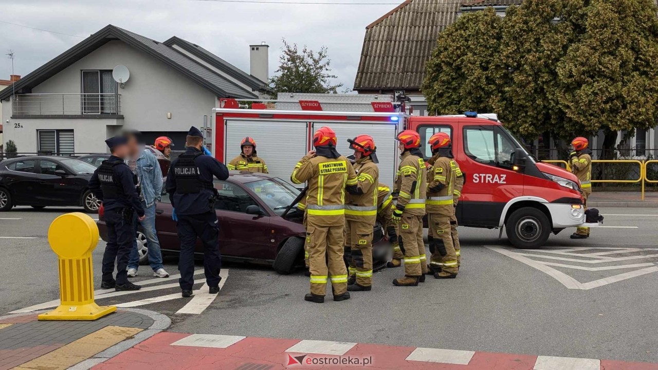 Wypadek na skrzyżowaniu ulic Słowackiego i Żeromskiego [04.10.2024] - zdjęcie #1 - eOstroleka.pl